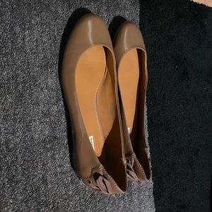 Vera Wang Brown Flats